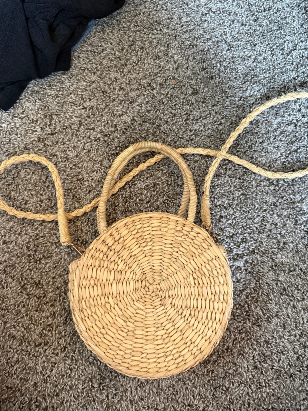 Abercrombie Woven Round Straw Crossbody Bag - tab